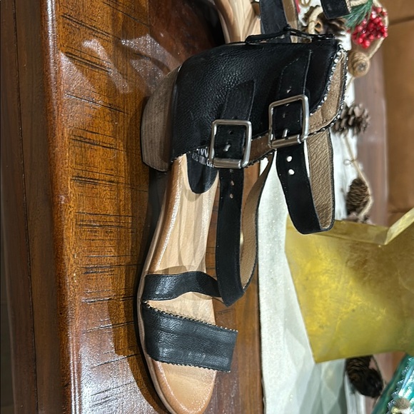 Miz Mooz Black Sandals - Picture 8 of 11